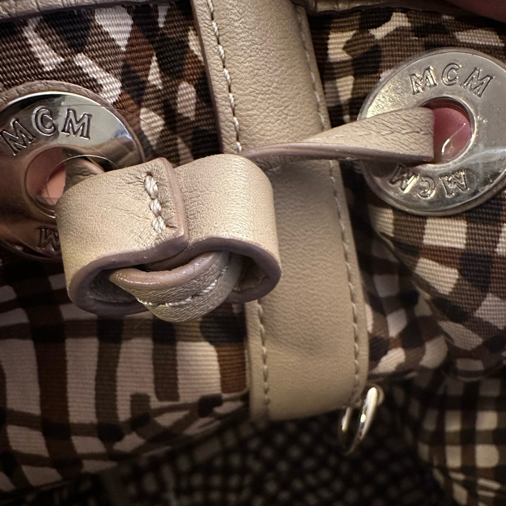 MCM Reversible Medium Liz Shopper in Visetos - Picture 5 of 13